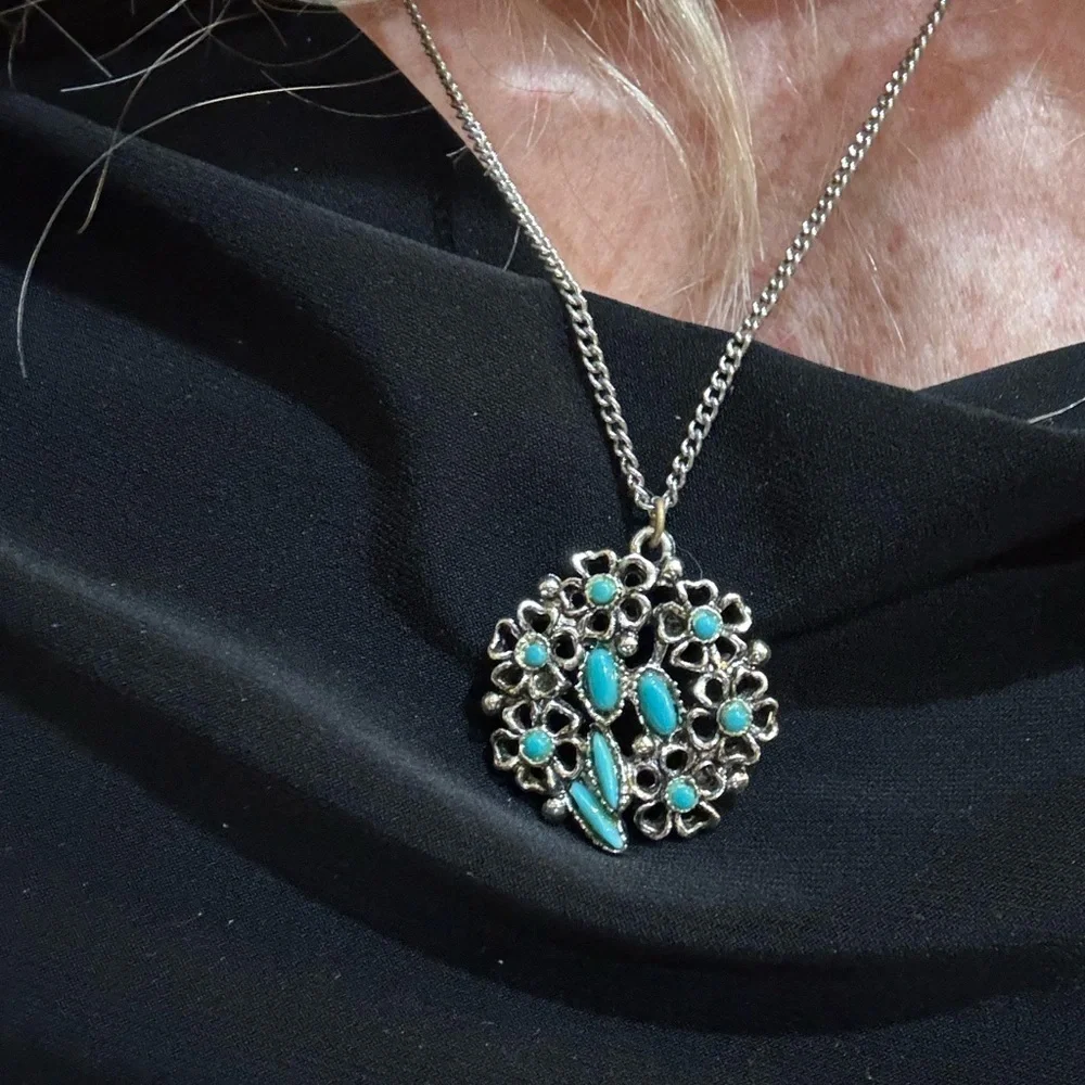 Elegant Silver and turquoise Floral‎ Pendant Necklace